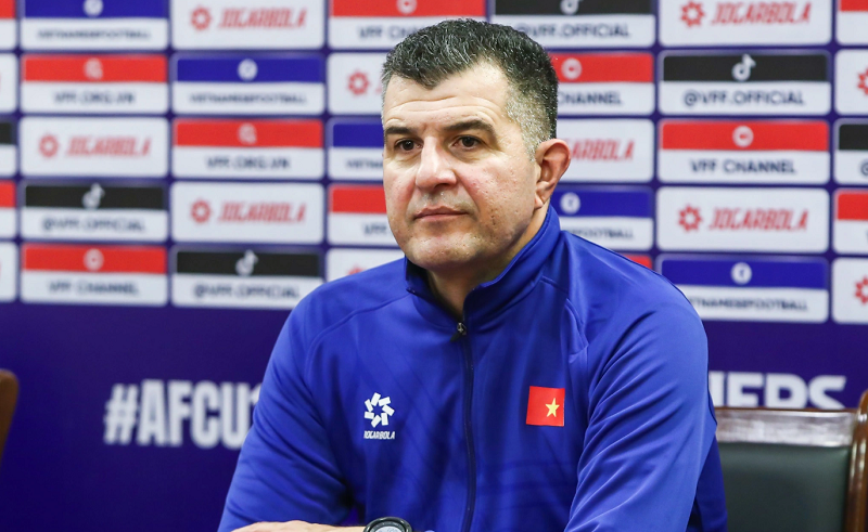 HLV Cristiano Roland bắn tín hiệu tới VFF, sẵn sàng thay thế HLV Kim Sang-sik?