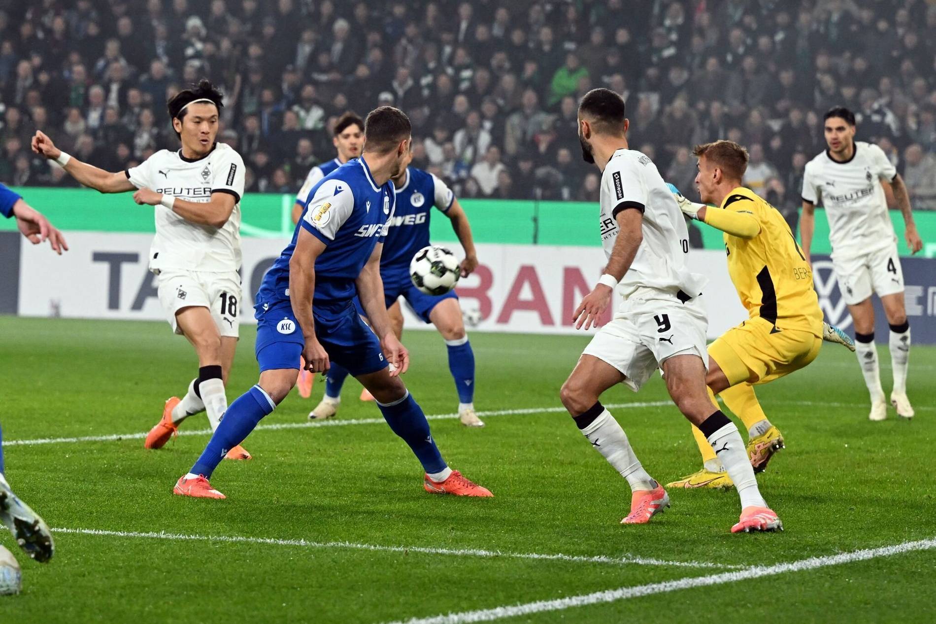 B. Monchengladbach vs Karlsruher SC (02:45 – 29/10) | Xem lại trận đấu